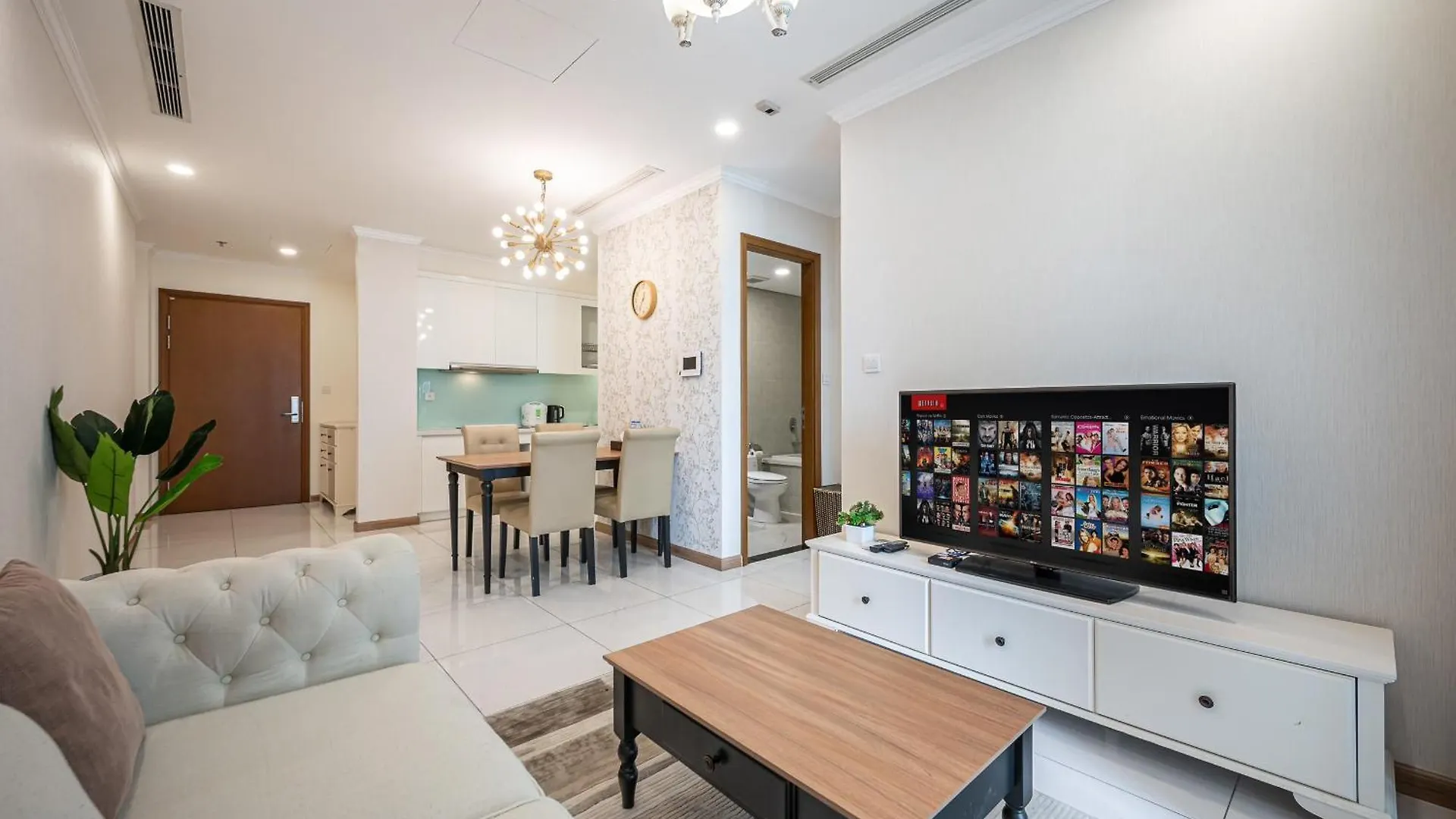 Luna Apartment- Vinhomes Central Park Ho Chi Minh City Apartment