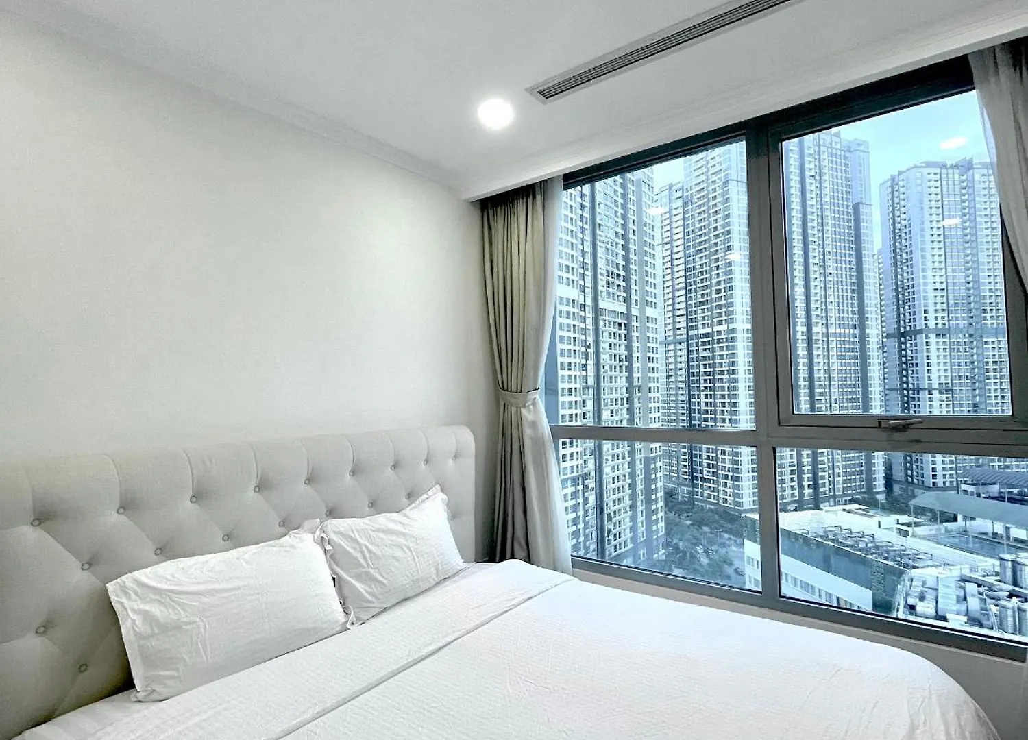 Luna Apartment- Vinhomes Central Park Ho Chi Minh City